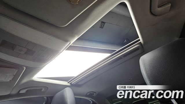 Mercedes-Benz E-Class 2012 — photo 16
