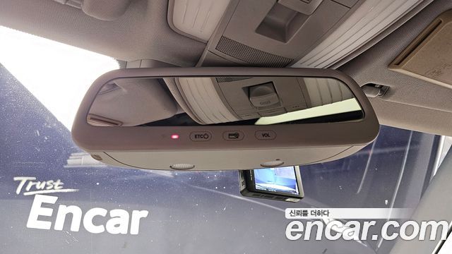 Mercedes-Benz E-Class 2012 — photo 17