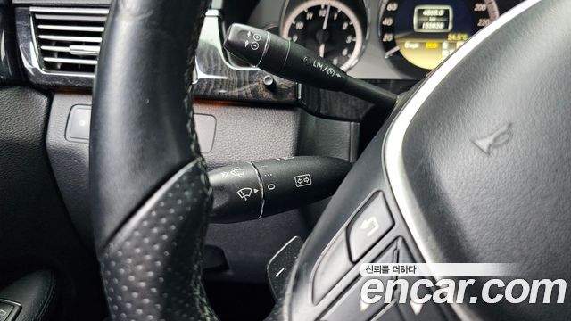 Mercedes-Benz E-Class 2012 — photo 18