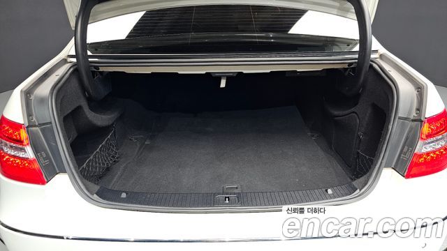 Mercedes-Benz E-Class 2012 — photo 20
