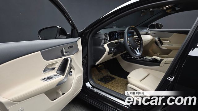 Mercedes-Benz A-Class 2021 — photo 10