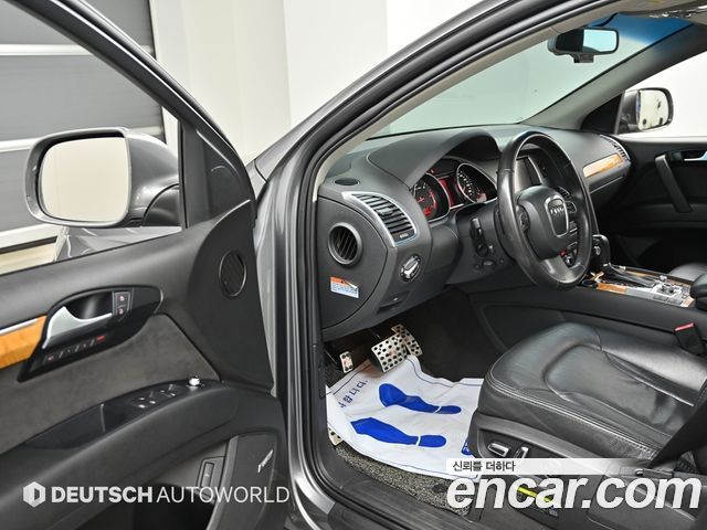 Audi Q7 2011 — photo 11