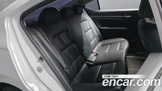 Hyundai AVANTE 2019 — photo 11