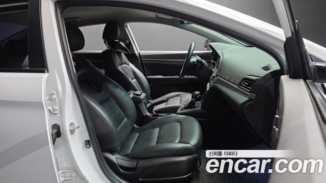 Hyundai AVANTE 2019 — photo 12