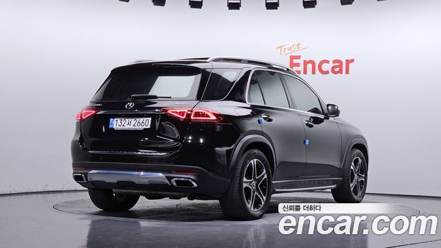 Mercedes-Benz GLE-Class 2022 — photo 2
