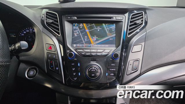 Hyundai i40 2012 — photo 14