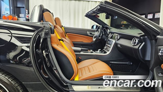 Mercedes-Benz SLC-Class 2017 — photo 11