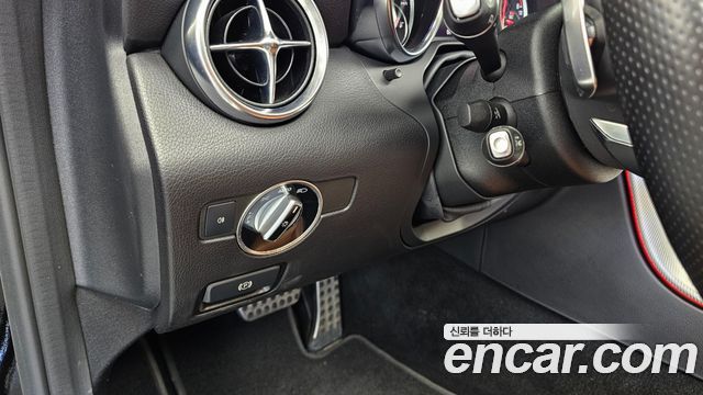 Mercedes-Benz SLC-Class 2017 — photo 18