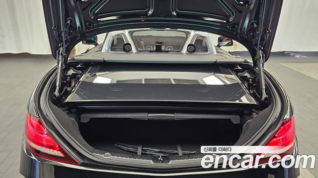 Mercedes-Benz SLC-Class 2017 — photo 20