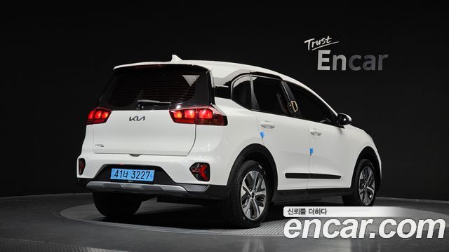Kia Niro 2023 — photo 2