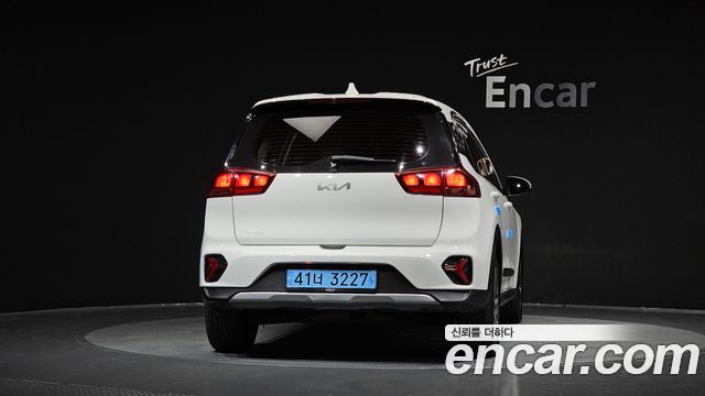 Kia Niro 2023 — photo 4