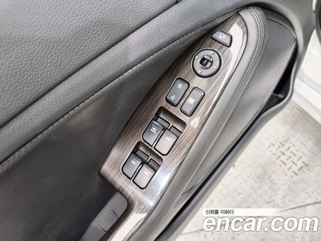 Kia K5 2011 — photo 17