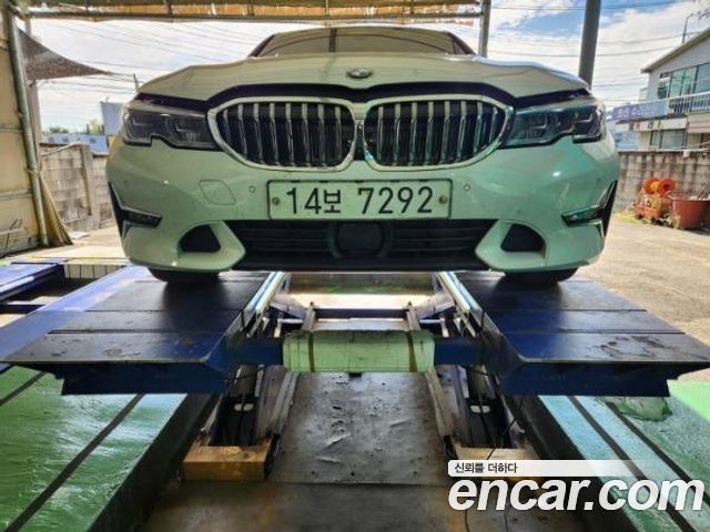 BMW 3-Series 2019 — photo 1