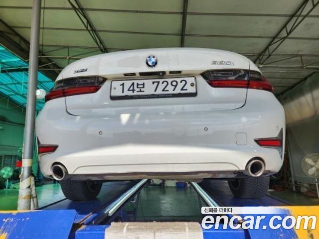 BMW 3-Series 2019 — photo 2