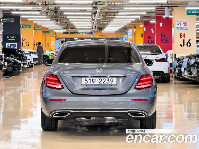 Mercedes-Benz E-Class 2017 — photo 4