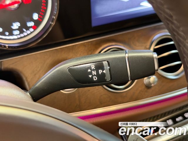 Mercedes-Benz E-Class 2017 — photo 9