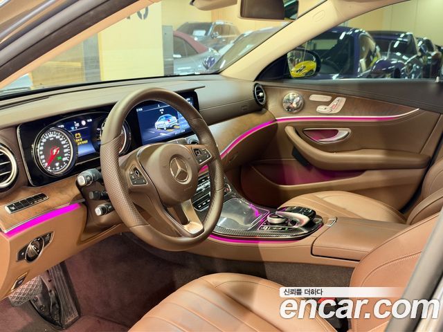 Mercedes-Benz E-Class 2017 — photo 11