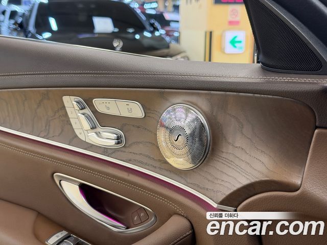 Mercedes-Benz E-Class 2017 — photo 13