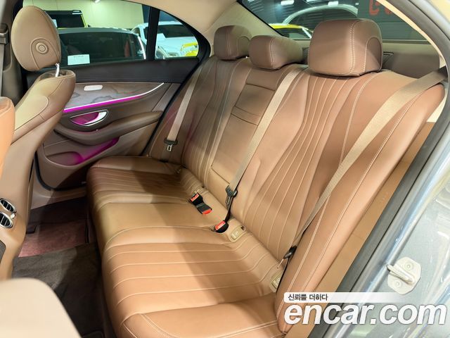 Mercedes-Benz E-Class 2017 — photo 18
