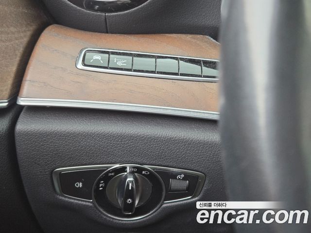Mercedes-Benz E-Class 2019 — photo 7