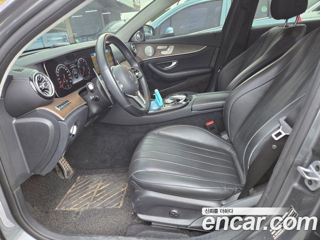 Mercedes-Benz E-Class 2019 — photo 8