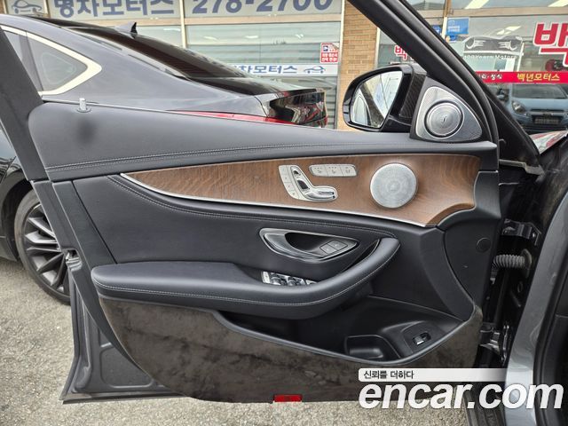 Mercedes-Benz E-Class 2019 — photo 9