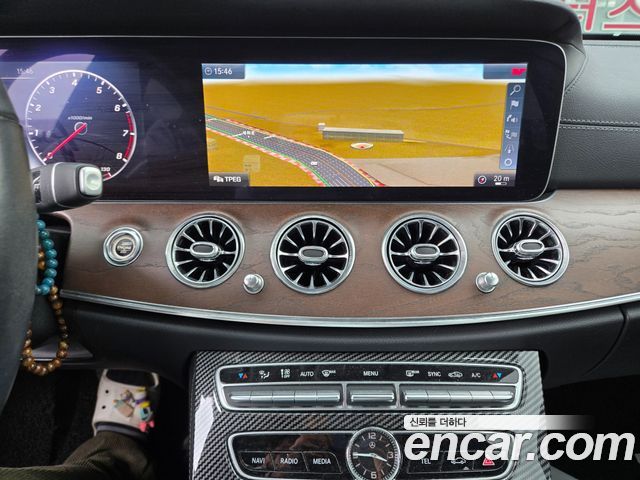 Mercedes-Benz E-Class 2019 — photo 11