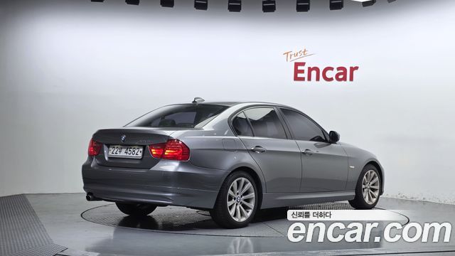 BMW 3-Series 2011 — photo 2