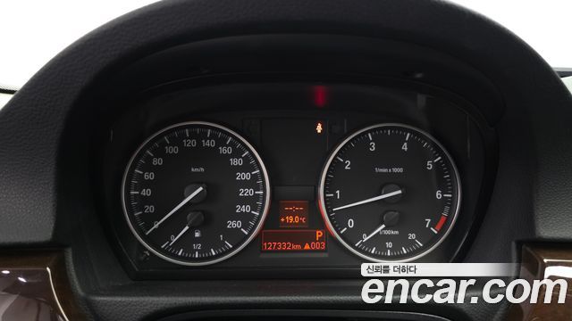BMW 3-Series 2011 — photo 8