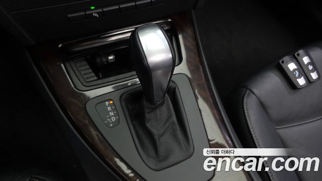BMW 3-Series 2011 — photo 9