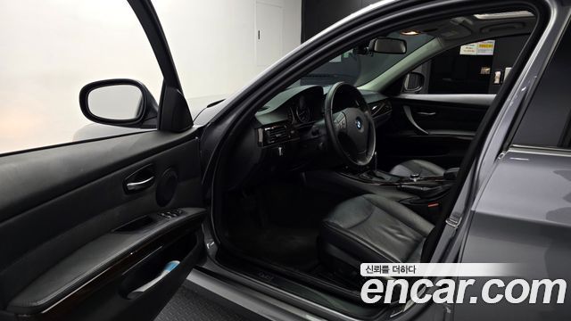 BMW 3-Series 2011 — photo 10