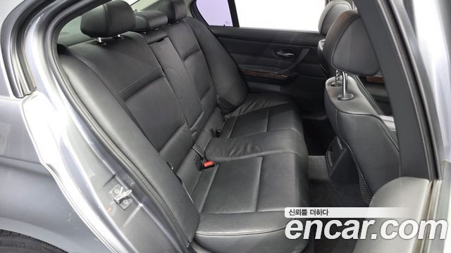 BMW 3-Series 2011 — photo 12