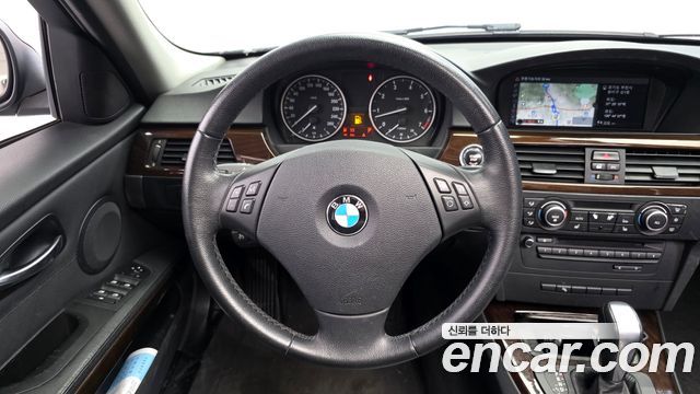 BMW 3-Series 2011 — photo 13