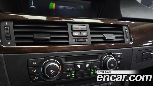 BMW 3-Series 2011 — photo 18