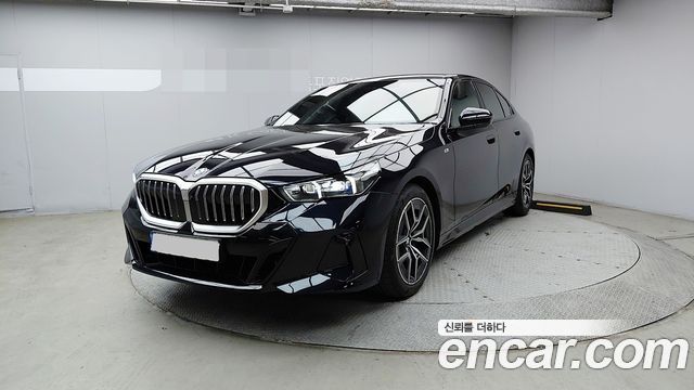 BMW 5-Series 2024 — photo 1
