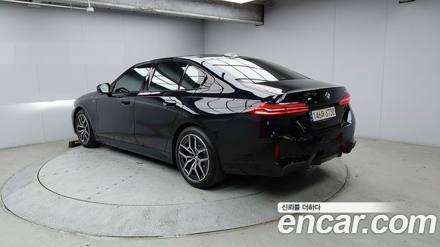 BMW 5-Series 2024 — photo 2