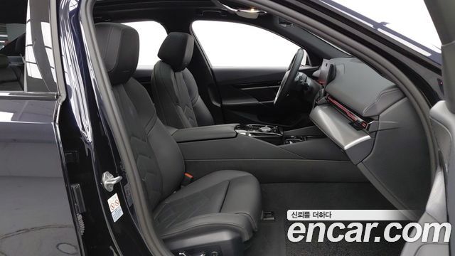 BMW 5-Series 2024 — photo 11
