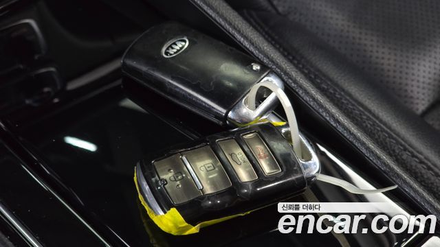 Kia K7 2017 — photo 16