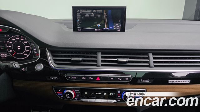 Audi Q7 2016 — photo 14