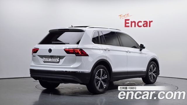 Volkswagen Tiguan 2018 — photo 2