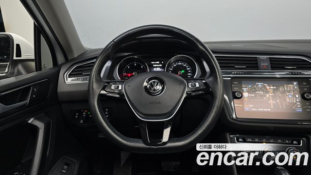 Volkswagen Tiguan 2018 — photo 12