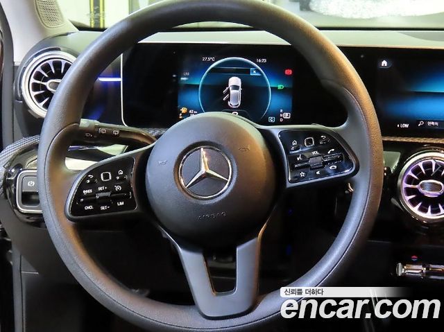 Mercedes-Benz A-Class 2019 — photo 8