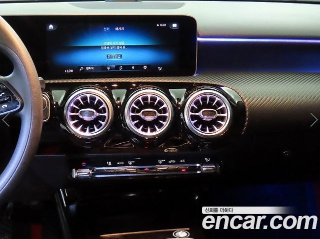 Mercedes-Benz A-Class 2019 — photo 11