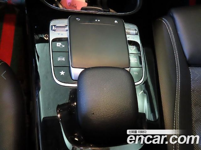Mercedes-Benz A-Class 2019 — photo 16