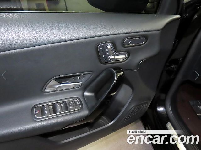 Mercedes-Benz A-Class 2019 — photo 17