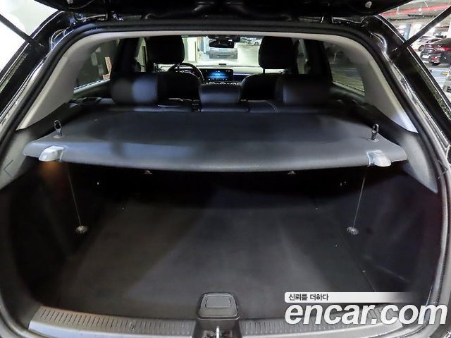 Mercedes-Benz A-Class 2019 — photo 18