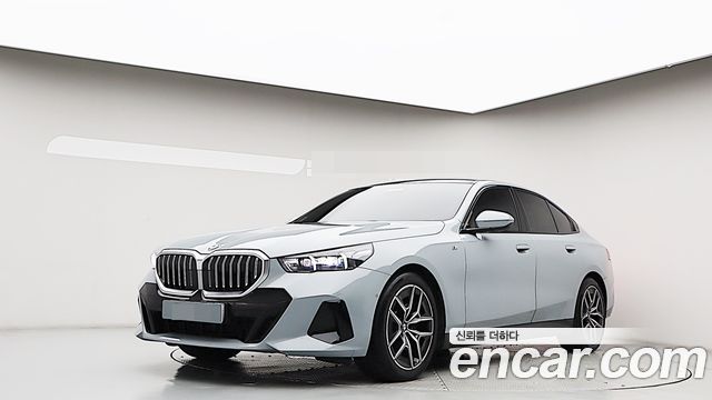 BMW 5-Series 2025 — photo 1
