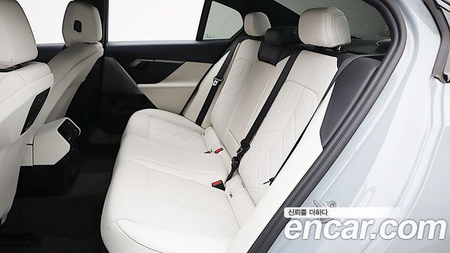 BMW 5-Series 2025 — photo 17