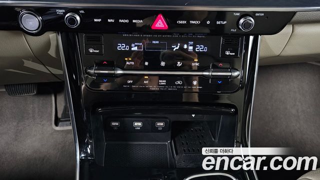 Kia Canival 2021 — photo 26