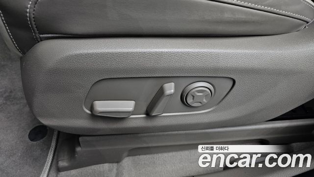 Kia Canival 2021 — photo 31